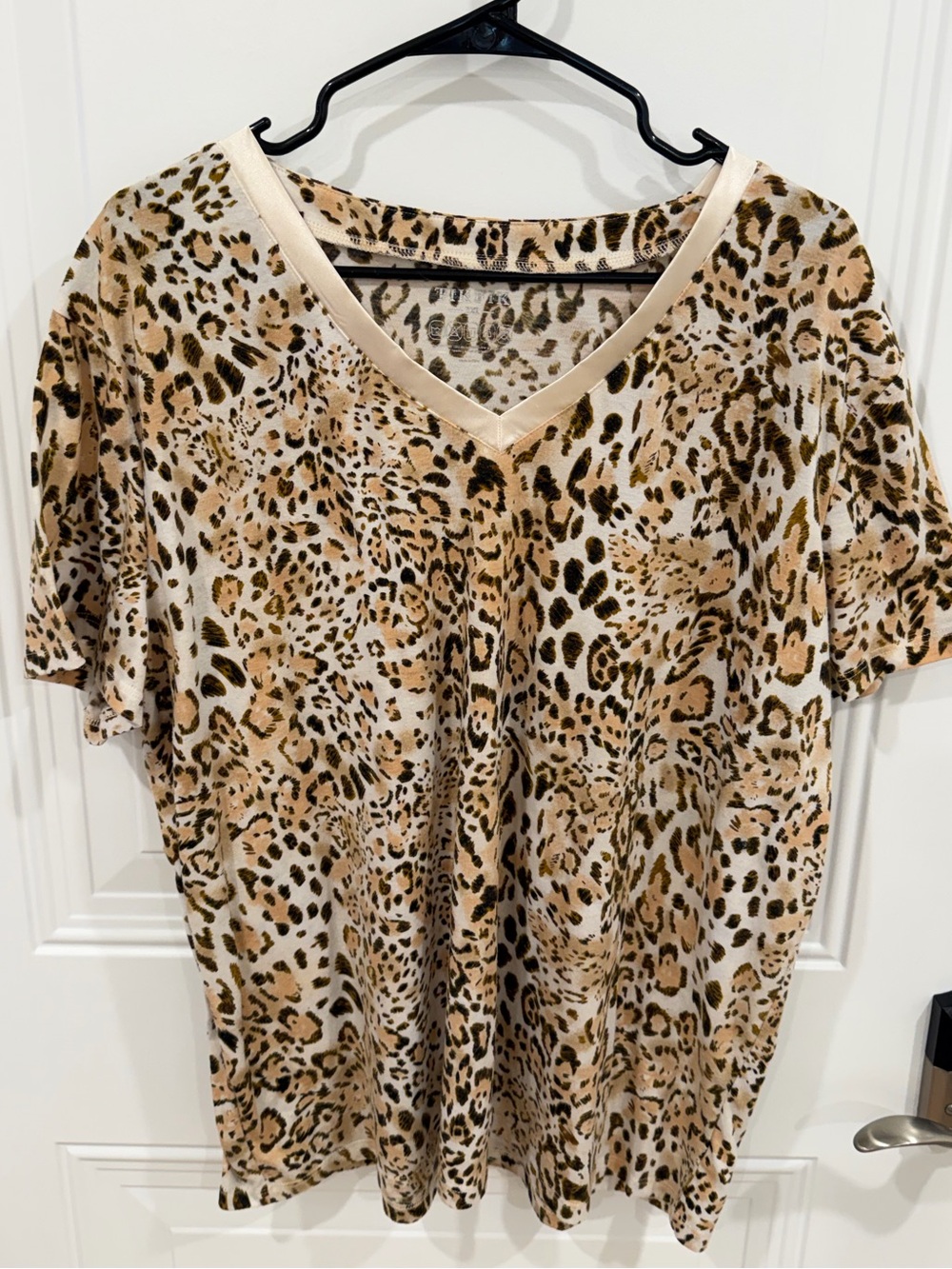 TikTik Women’s Short Sleeve V-Neck Leopard Print Tee in Beige and Black